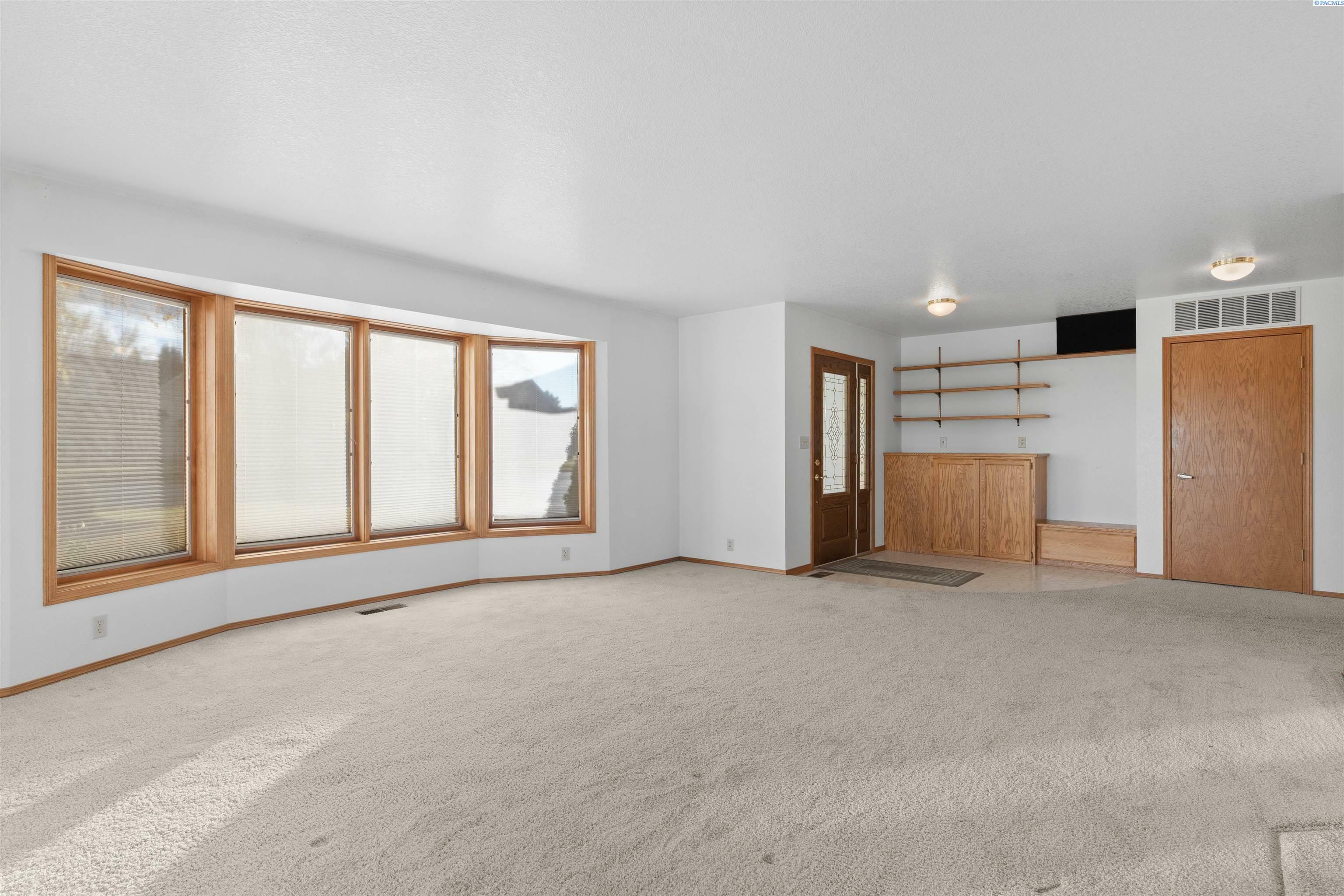 Property Photo:  805 Broadway Street  WA 99113 