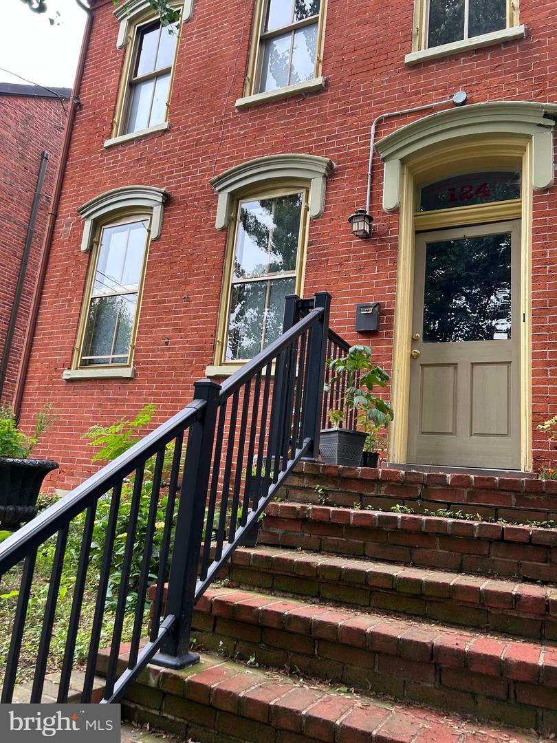 Property Photo:  124 N Charlotte Street  PA 17603 