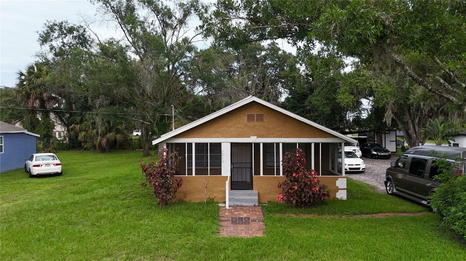 Property Photo:  1017 Willow Avenue  FL 32771 