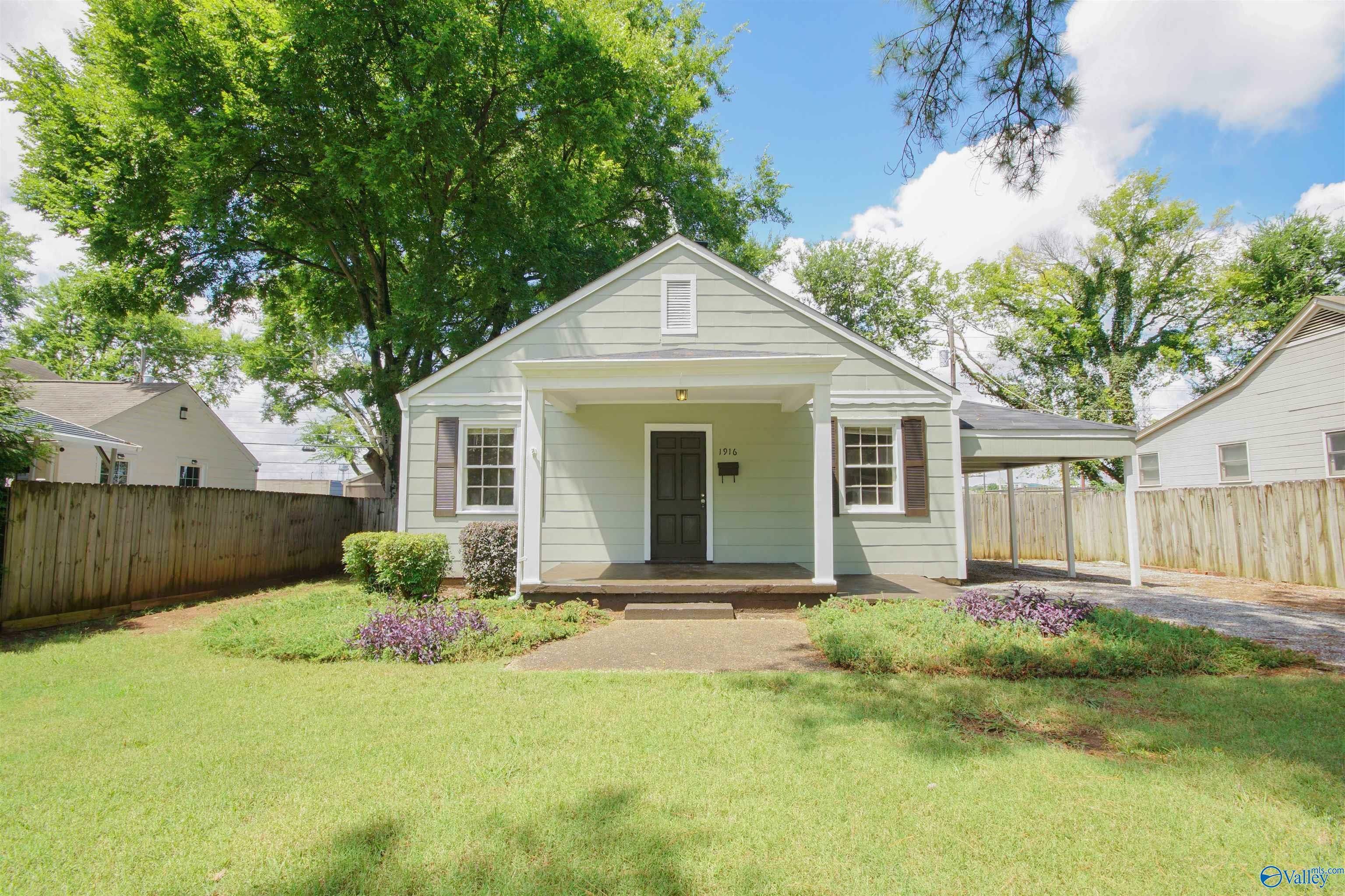 Property Photo:  1916 Vanderbilt Circle  AL 35801 