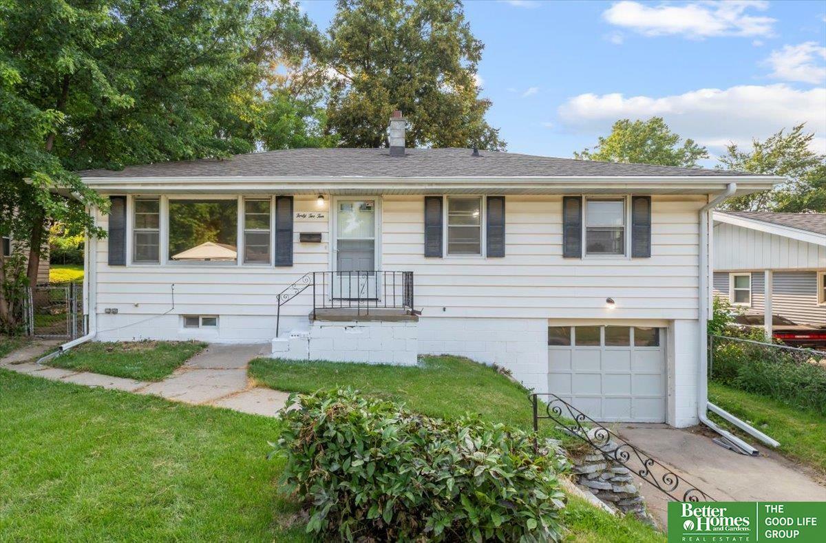 Property Photo:  4210 N 64th Street  NE 68104 