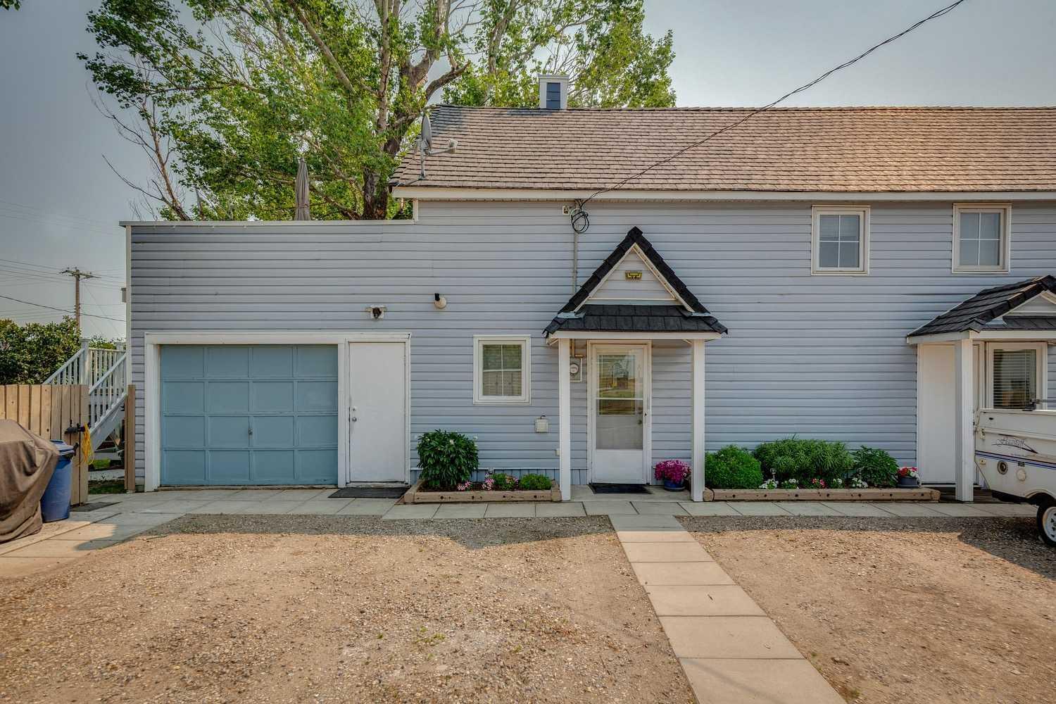 Property Photo: 102 Railway Avenue E AB T0J 0M0