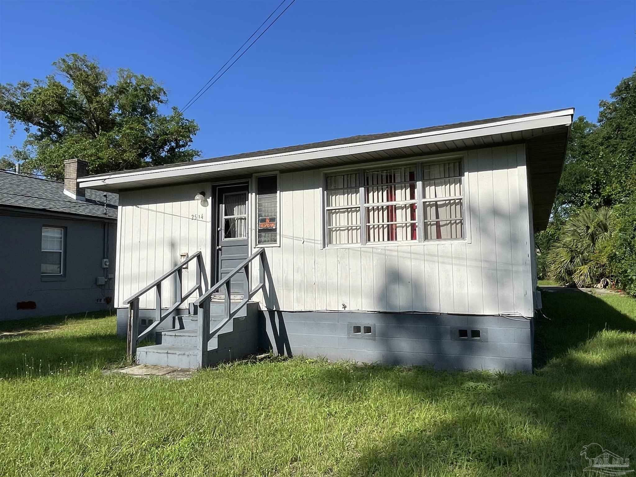 Property Photo:  2514 N Guillemard St  FL 32503 