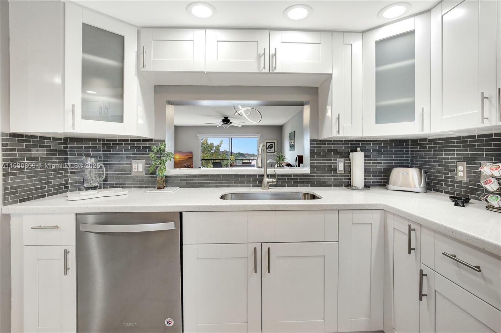 Property Photo: 13800 SW 5th Ct 307M FL 33027