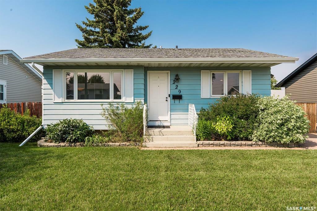 Property Photo:  229 Langevin Crescent  SK S7L 5R4 