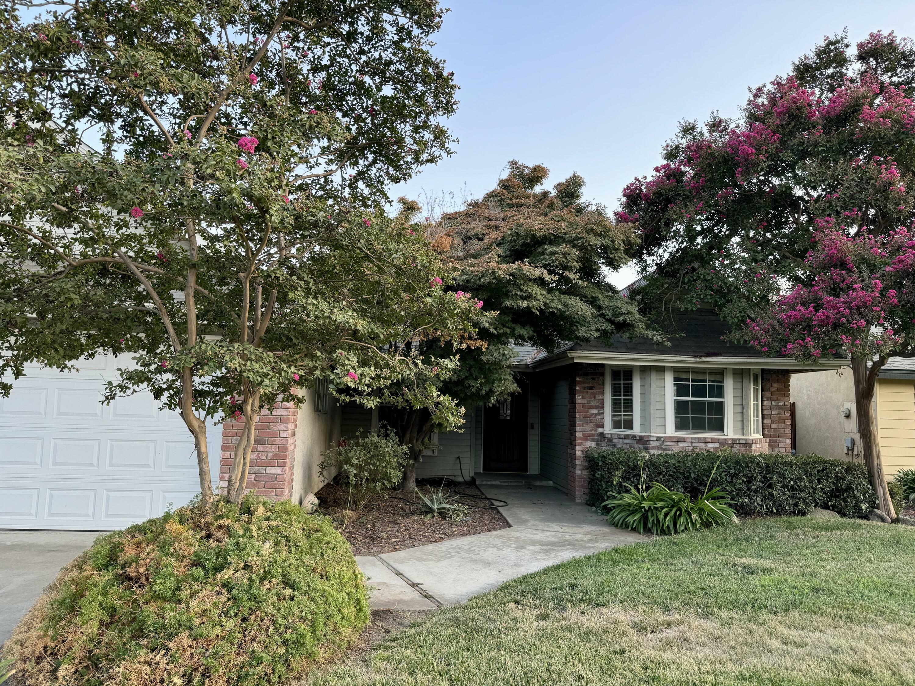 Property Photo:  5815 W Oak Avenue  CA 93291 