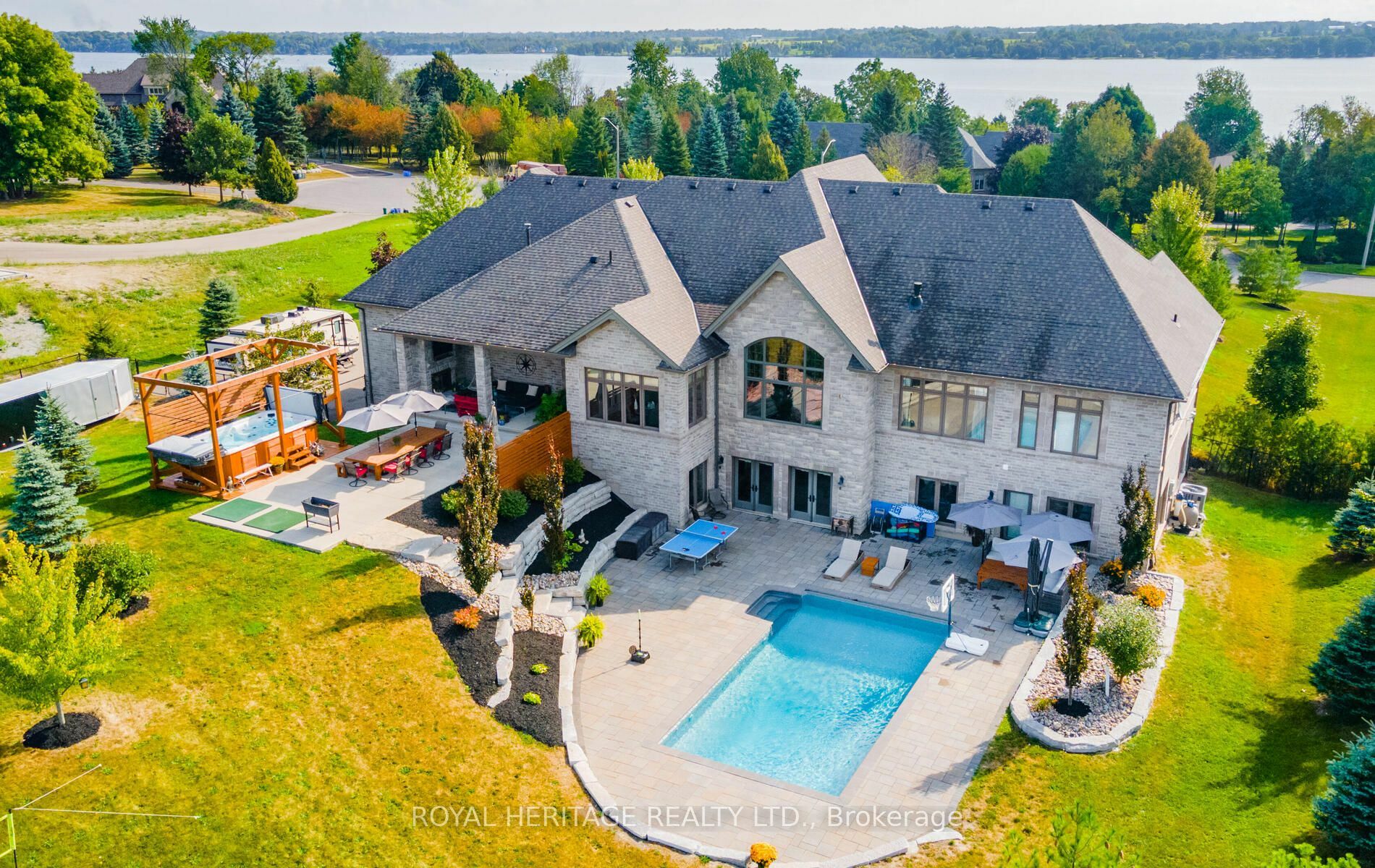 Photo de la propriété:  111 Cawkers Cove Rd  ON L9L 1R6 