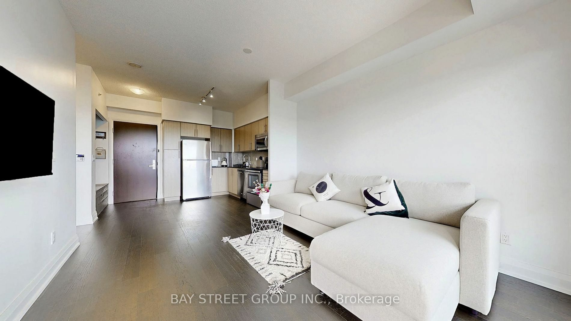 Property Photo:  65 Speers Rd 1702  ON L6K 0J1 