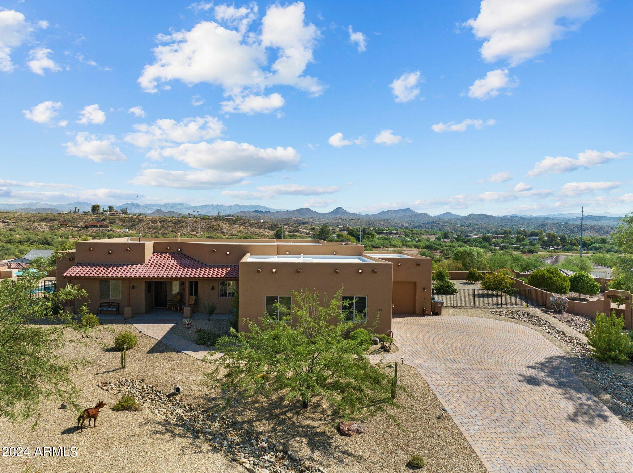 Property Photo:  902 W Santa Fe Circle  AZ 85390 