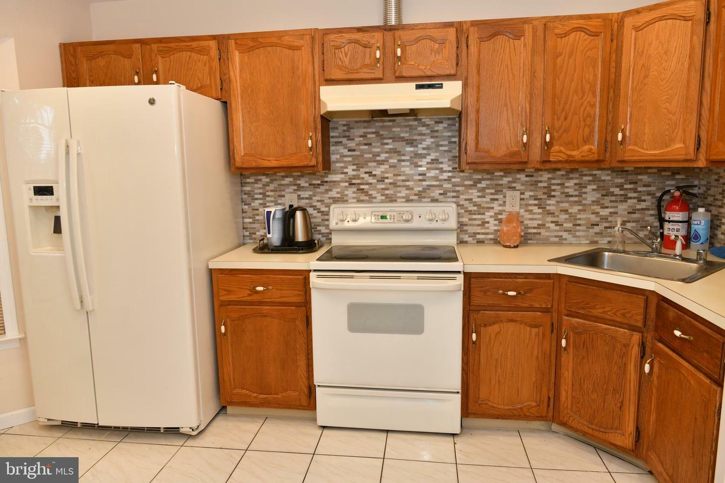 Property Photo:  15 Andrew Jackson Court C  NJ 08831 