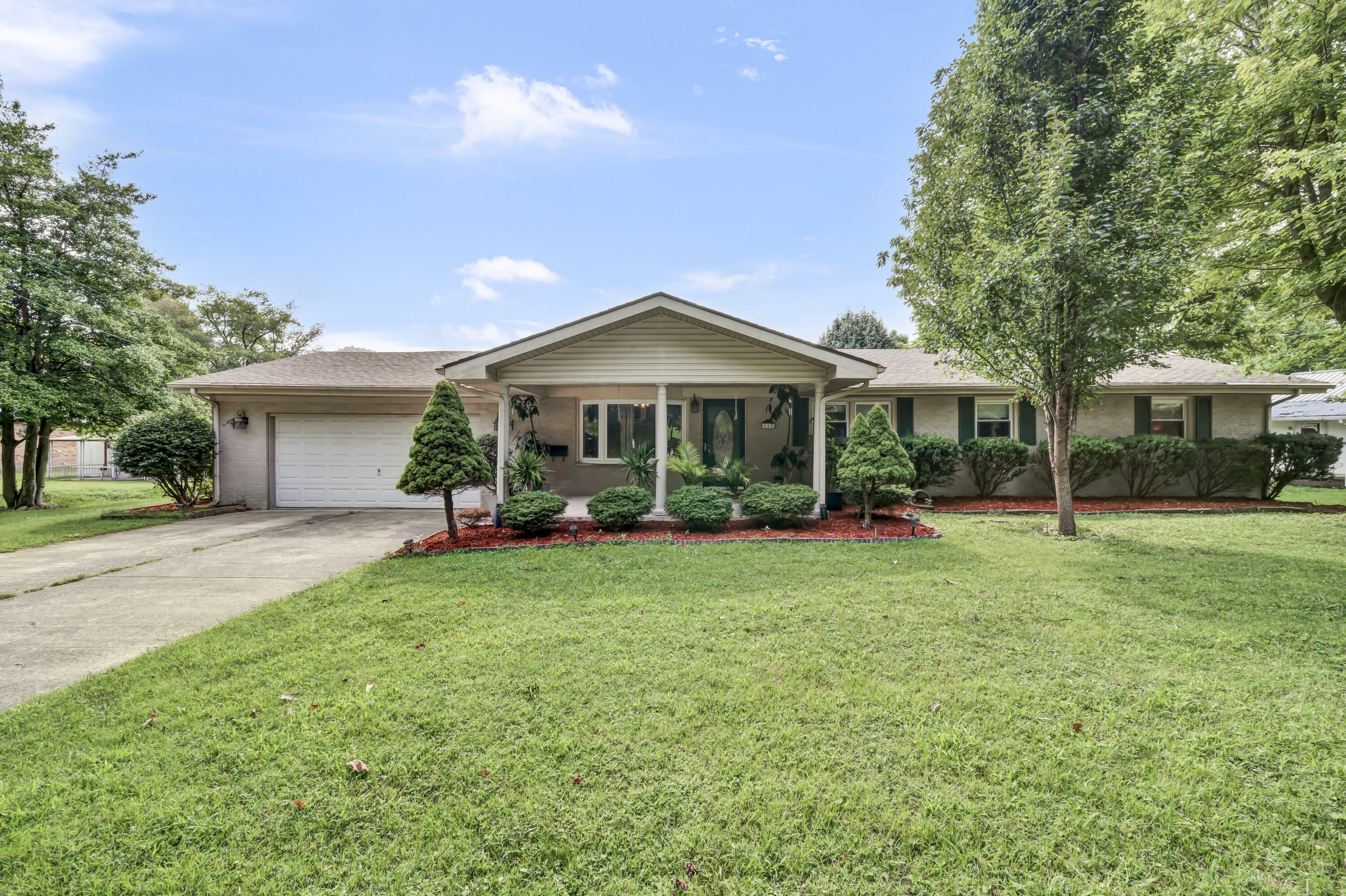 Property Photo:  556 West Sun Street  KY 40351 