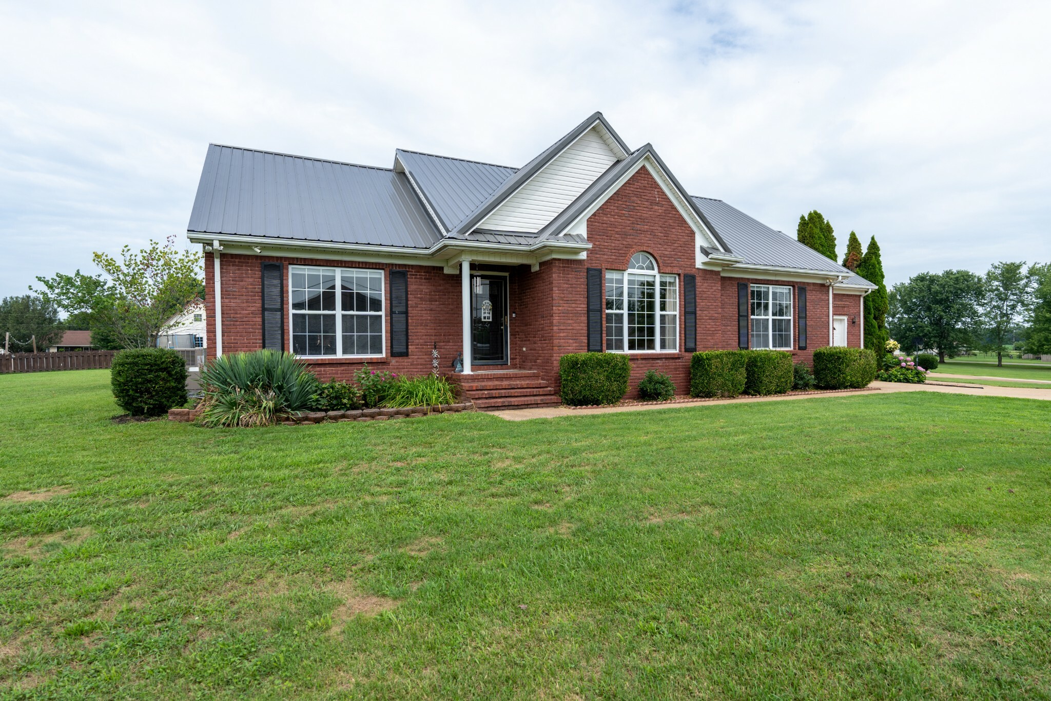 Property Photo:  121 Monument Cir  TN 38483 