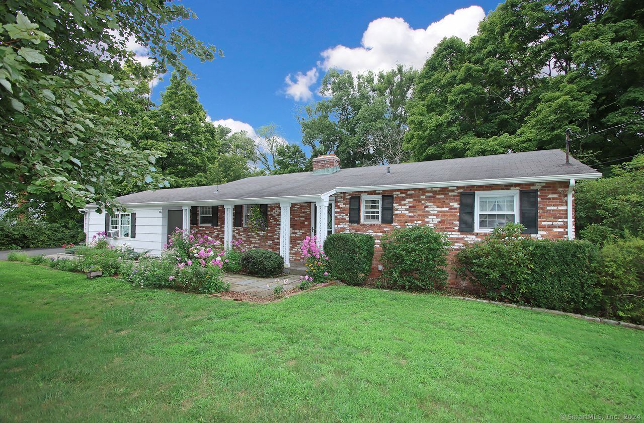 Property Photo:  8 Winslow Road  CT 06470 