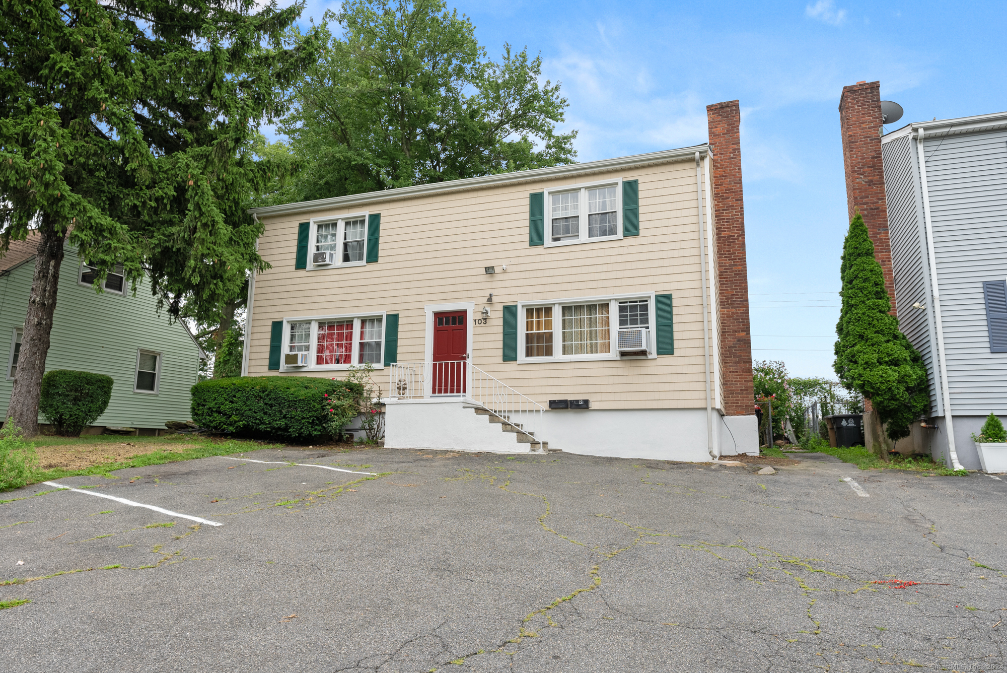 Property Photo:  103 Holcomb Avenue  CT 06906 