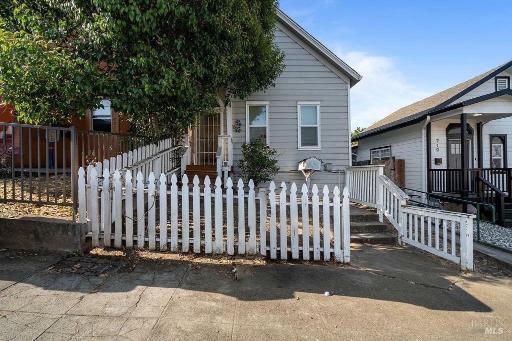 Property Photo:  723 Florida Street  CA 94590 