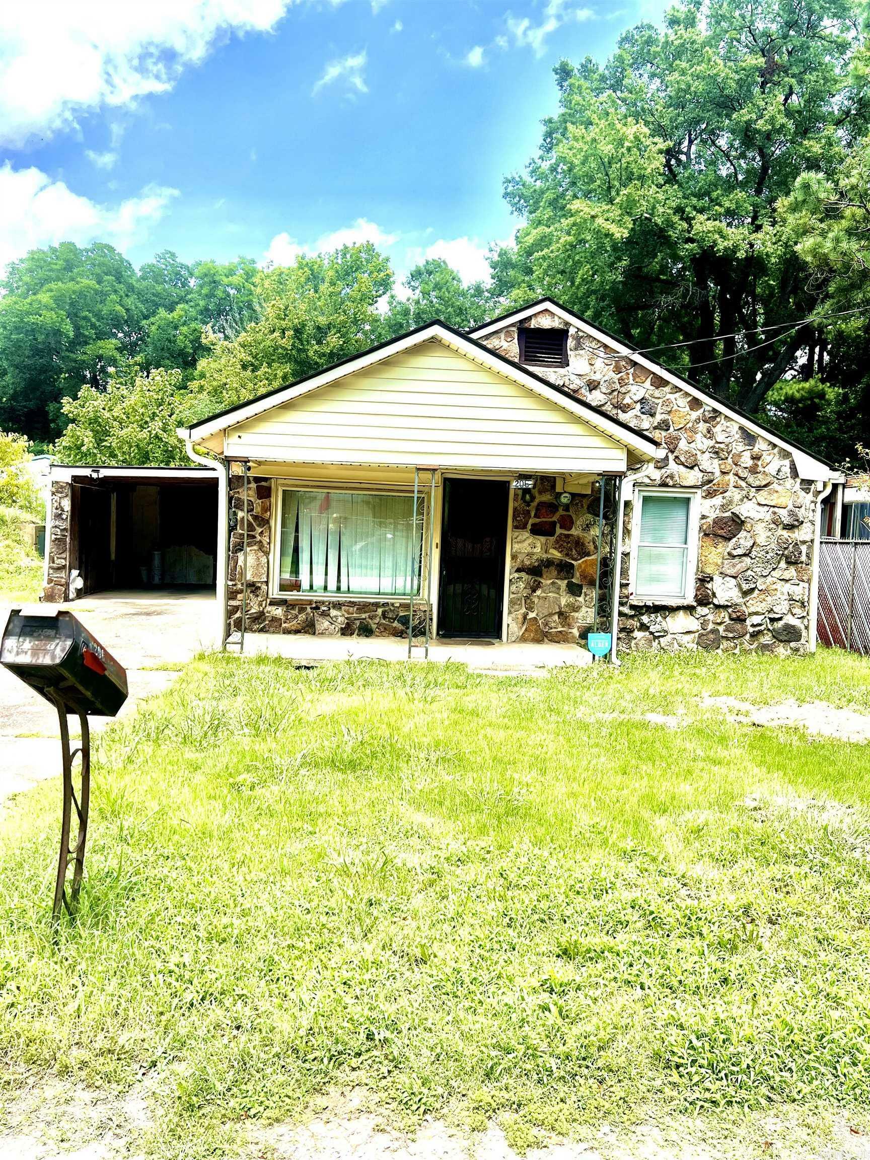 Property Photo:  206 Hickory Street  AR 72401 