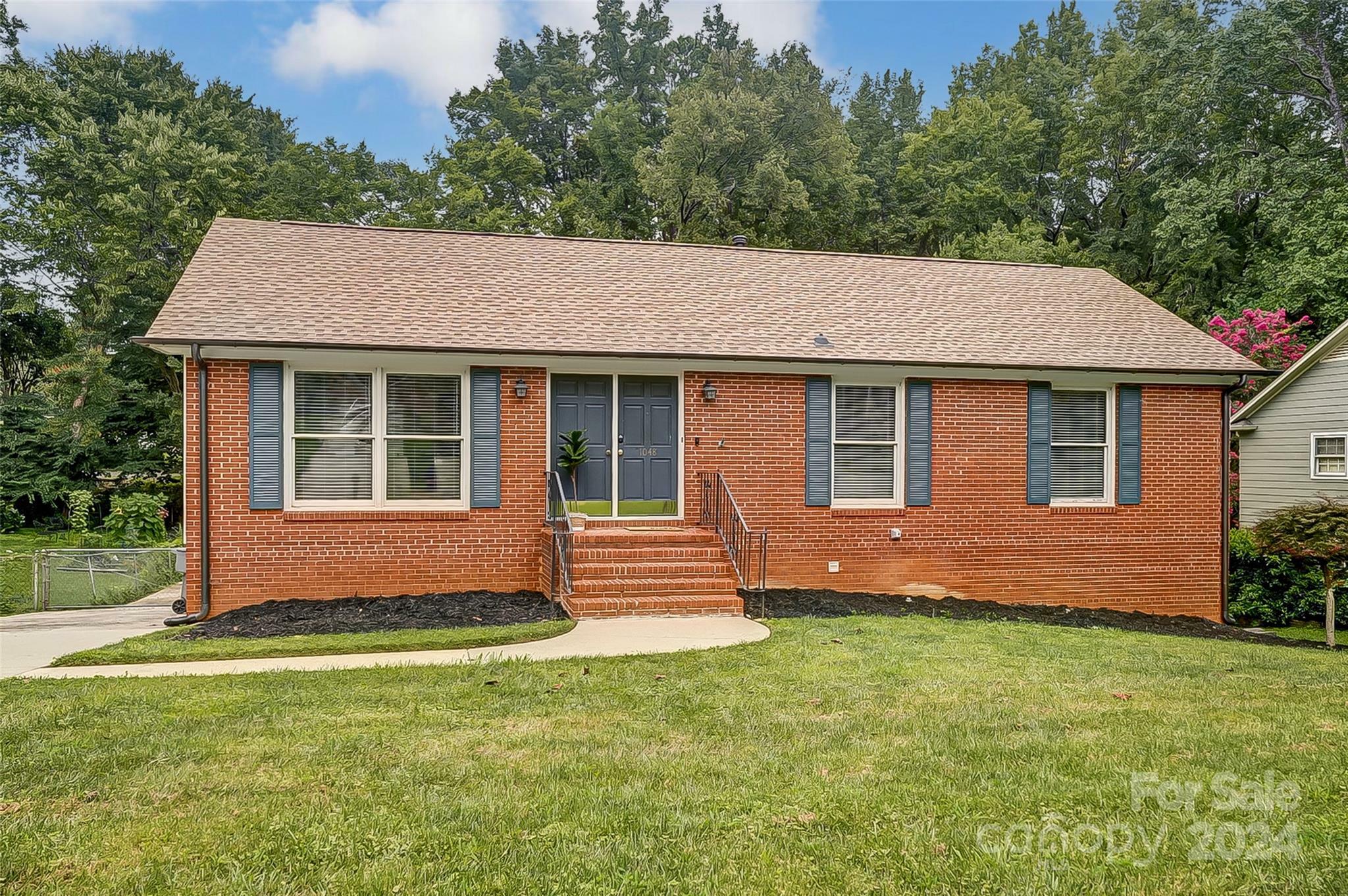 Property Photo:  1048 Eaglewood Avenue  NC 28212 