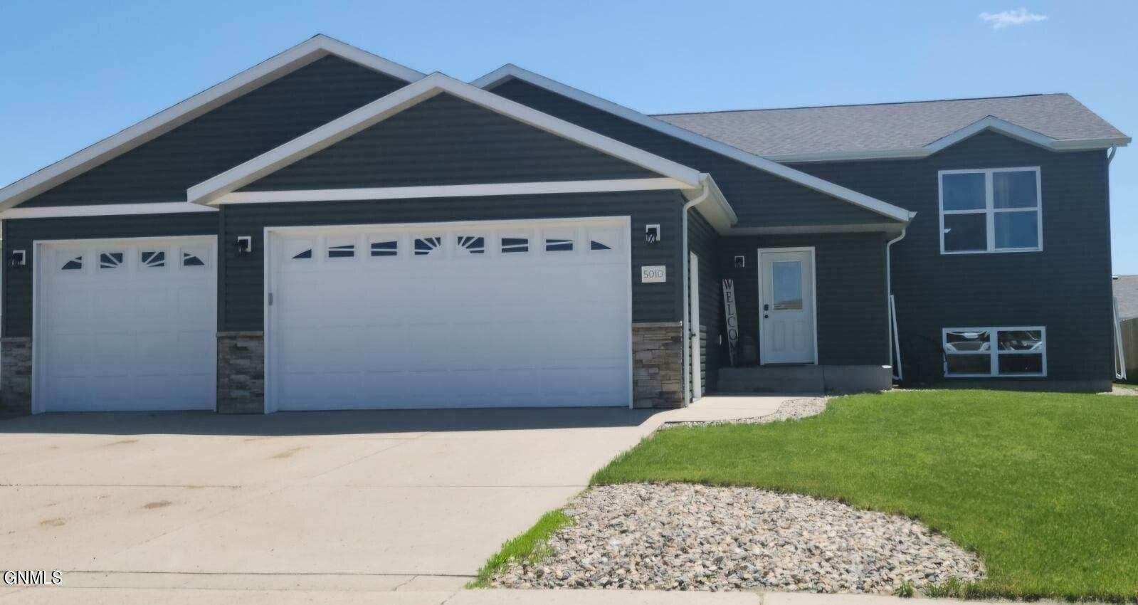 Property Photo:  5010 39th Avenue NW  ND 58554 