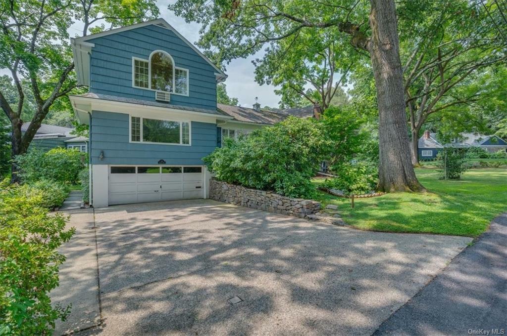 Property Photo:  10 Evergreen Way  NY 10591 