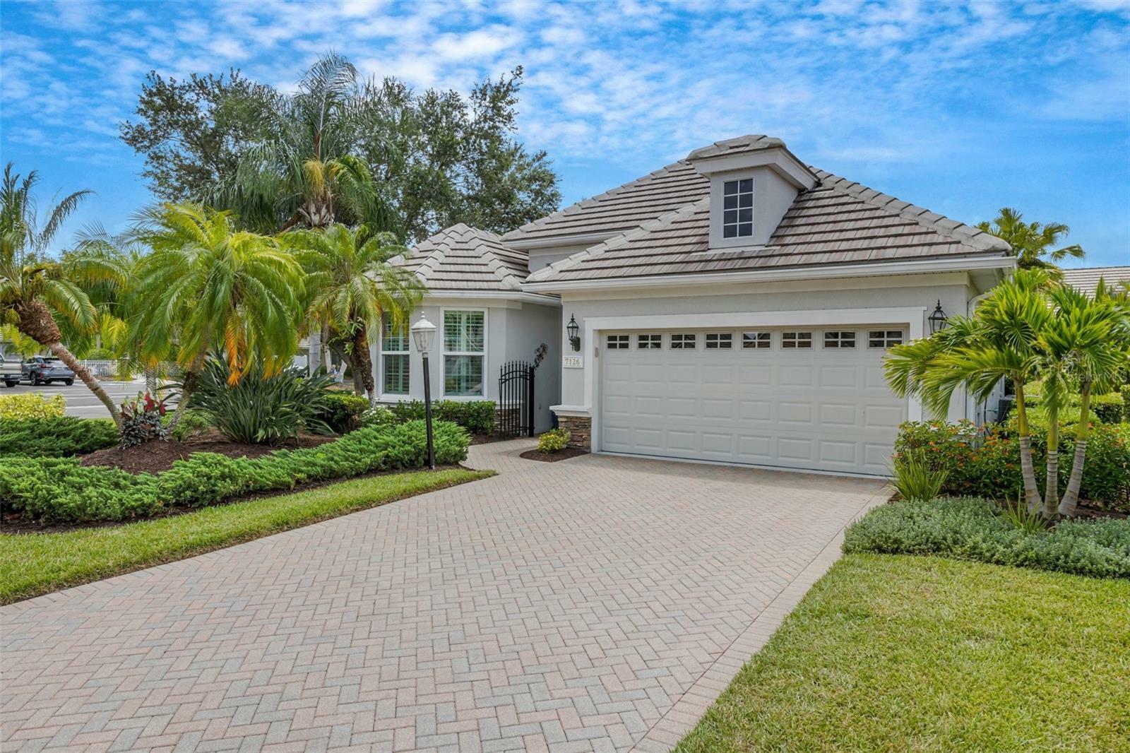 Property Photo:  7126 Sandhills Place  FL 34202 