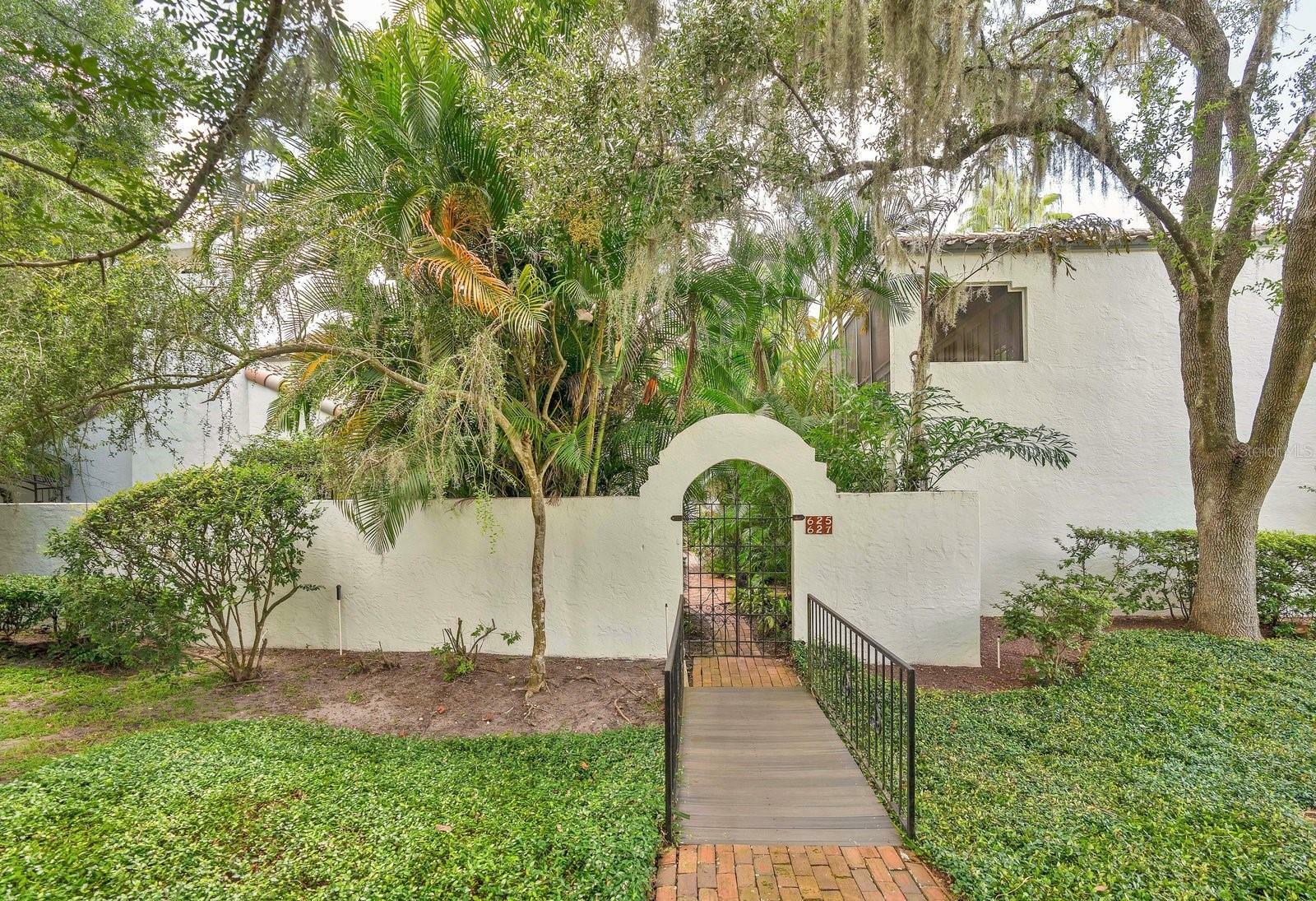 Property Photo:  625 N Interlachen Avenue A  FL 32789 