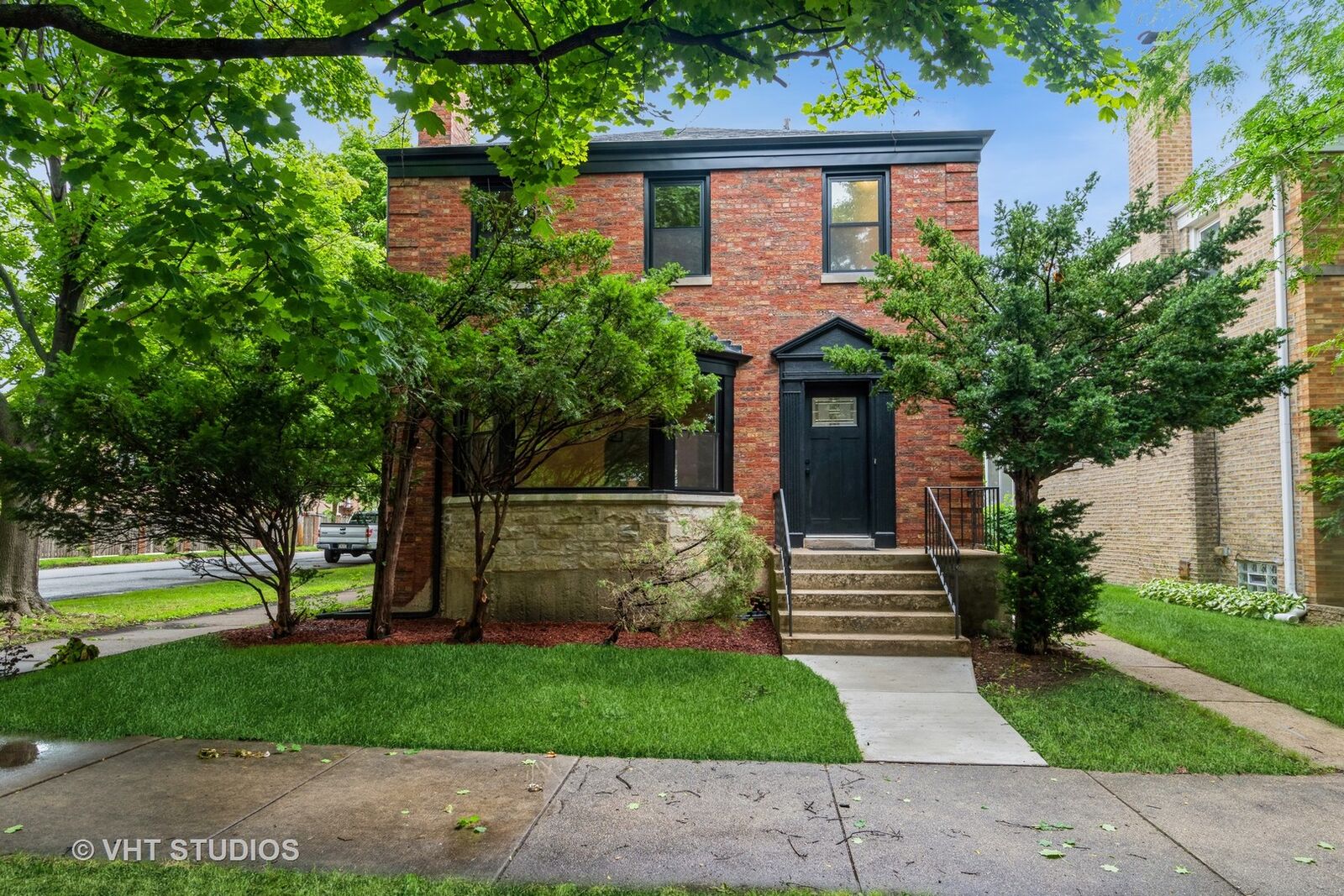 Property Photo: 6257 N Naper Avenue IL 60631