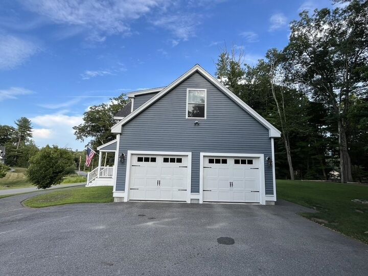 Property Photo:  5 Rolling Ridge Lane  NH 03076-2434 