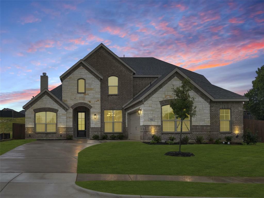 Property Photo:  741 Winecup Way  TX 76065 