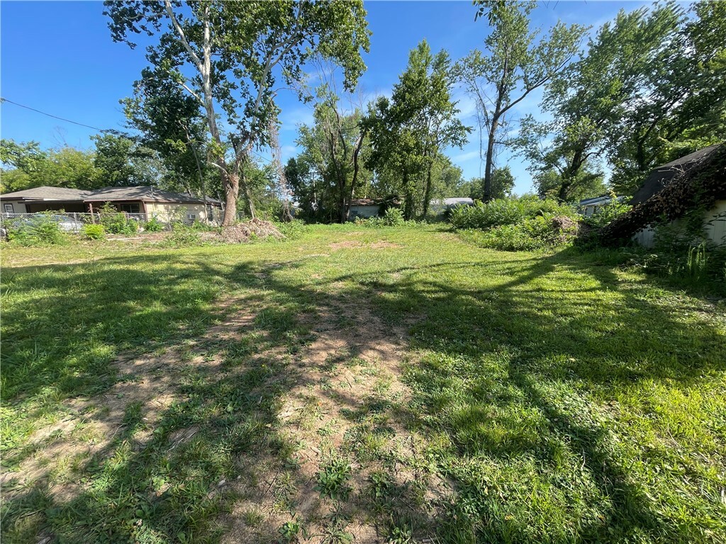 Property Photo:  303 E Easy Street  AR 72756 