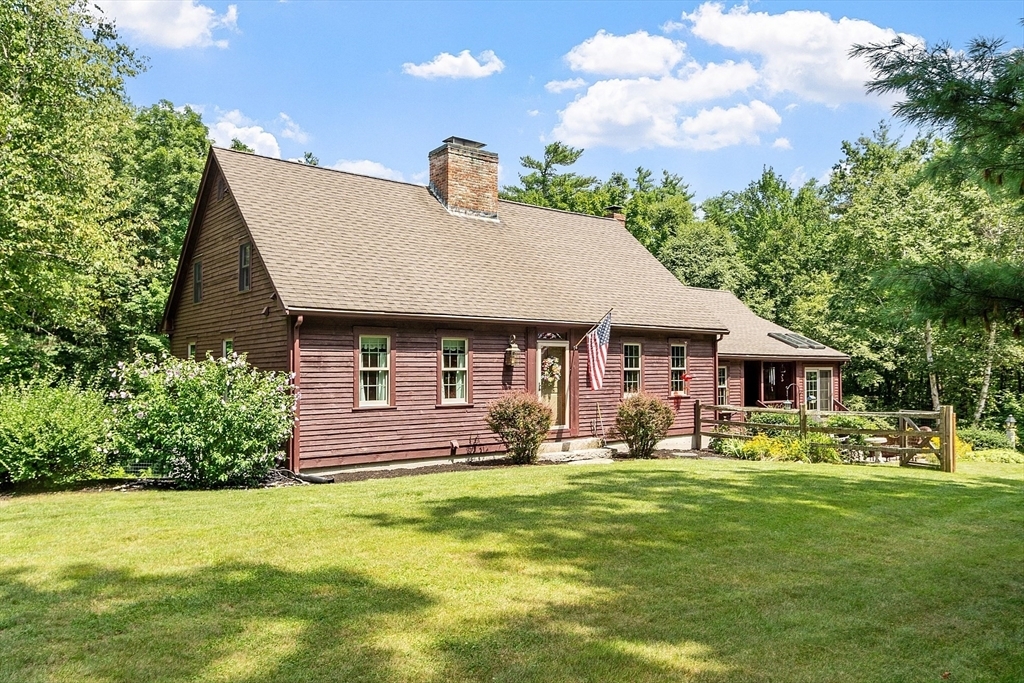 Property Photo:  5 Spaulding Road  MA 01464 