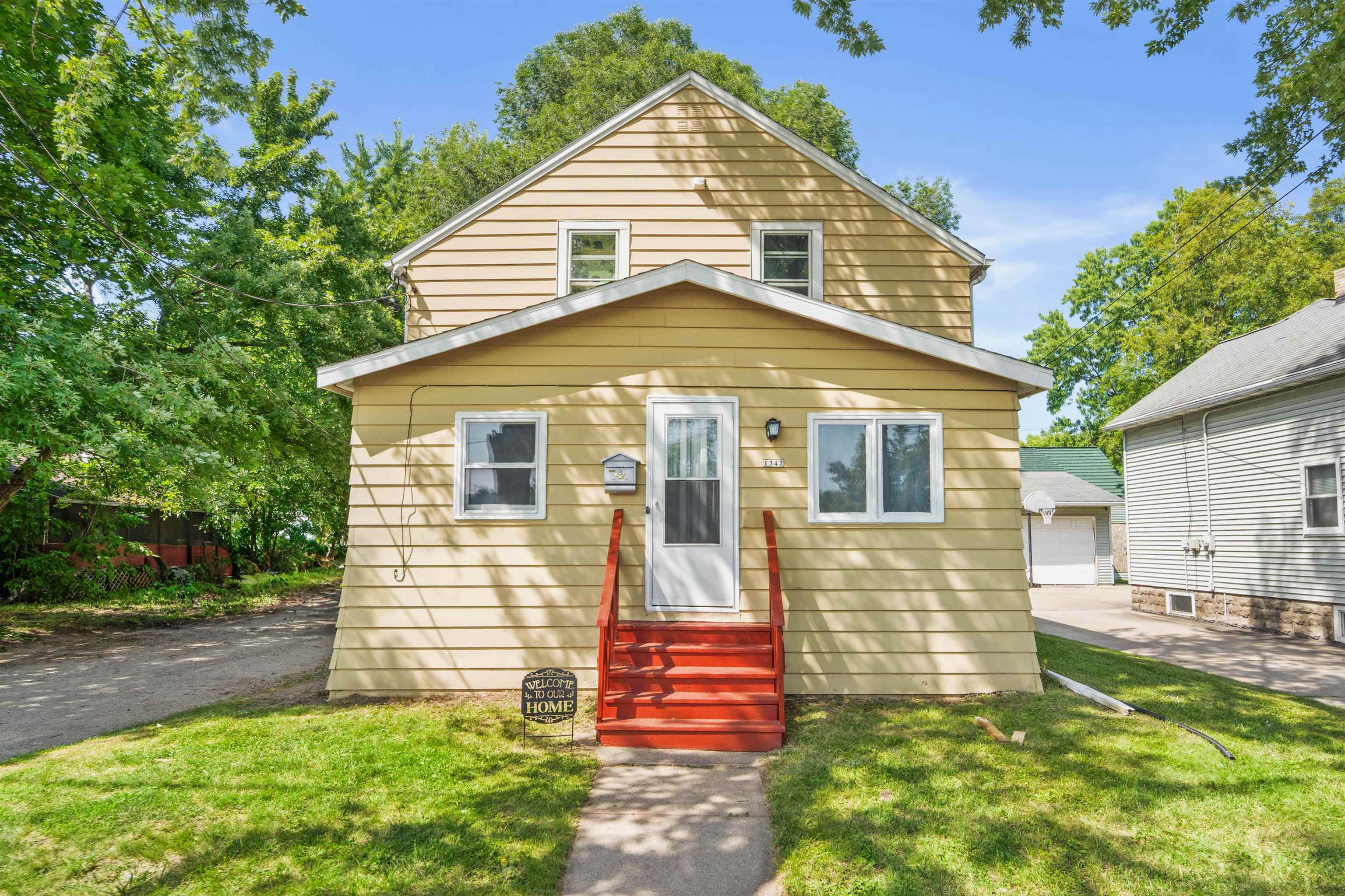 Property Photo:  1342 W Spencer Street  WI 54914 