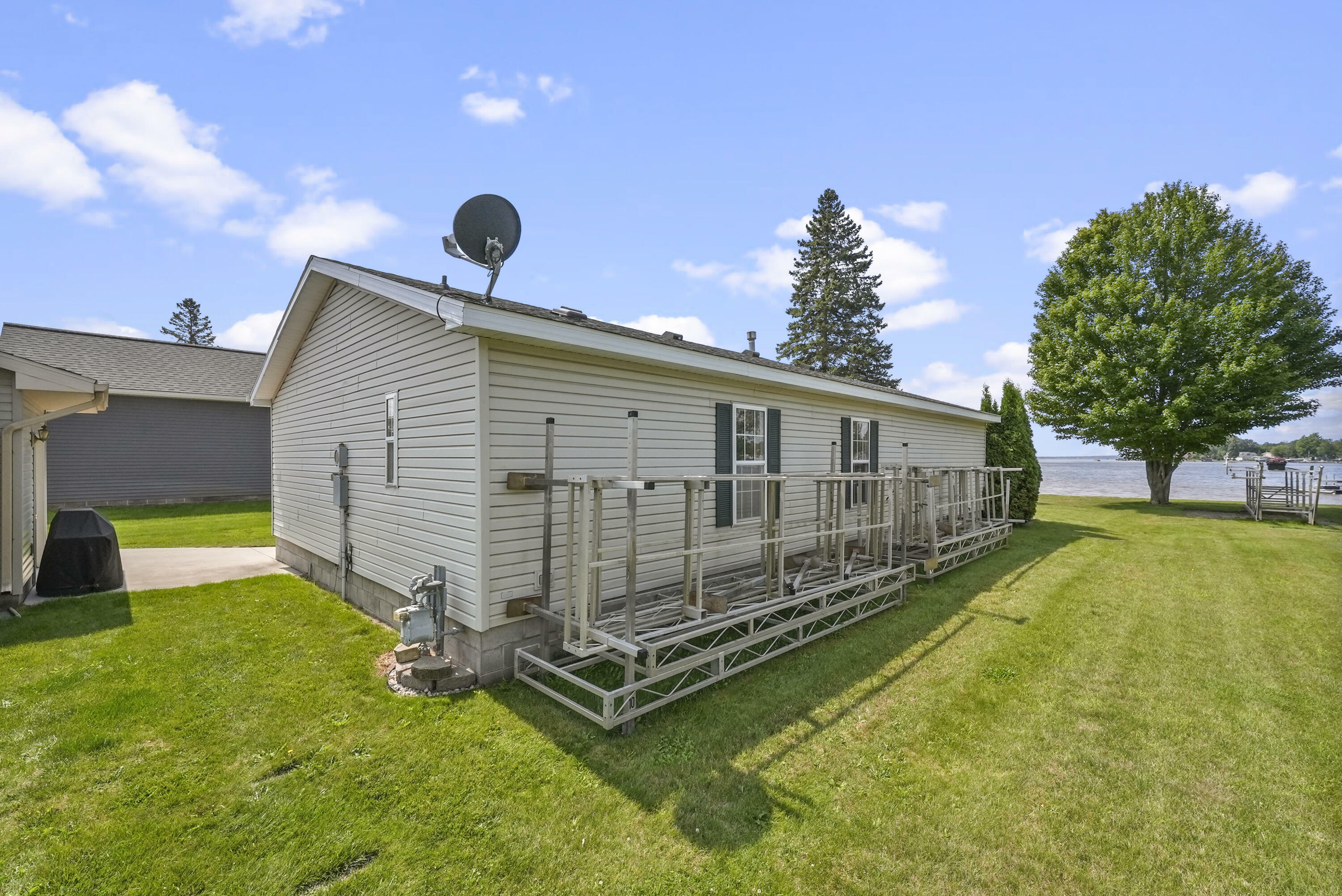 Property Photo:  1321 E Houghton Lake Drive  MI 48629 