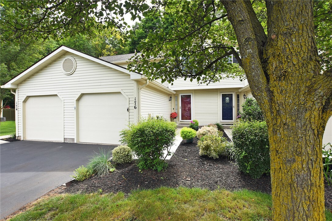 Property Photo:  176 Courtshire Lane  NY 14526 