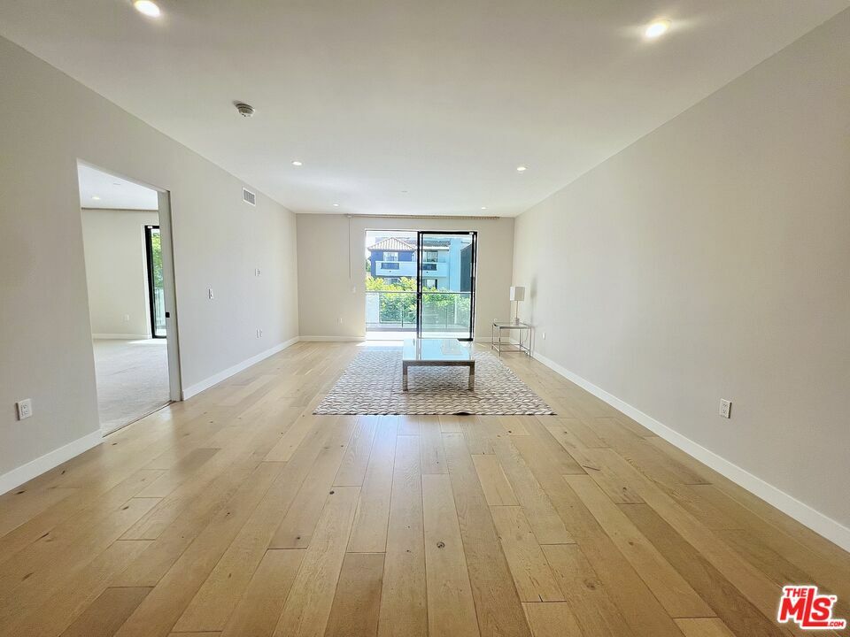 Property Photo:  825  N Croft Ave 302  CA 90069 