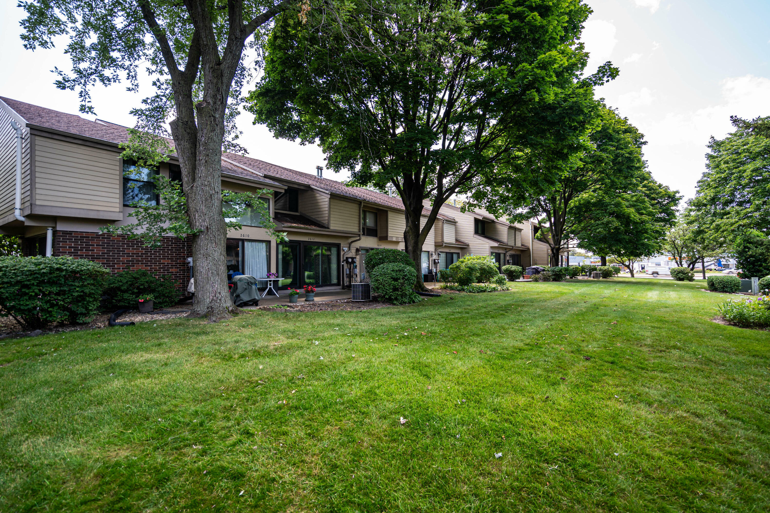 Property Photo:  2612 W Parnell Ave  WI 53221 