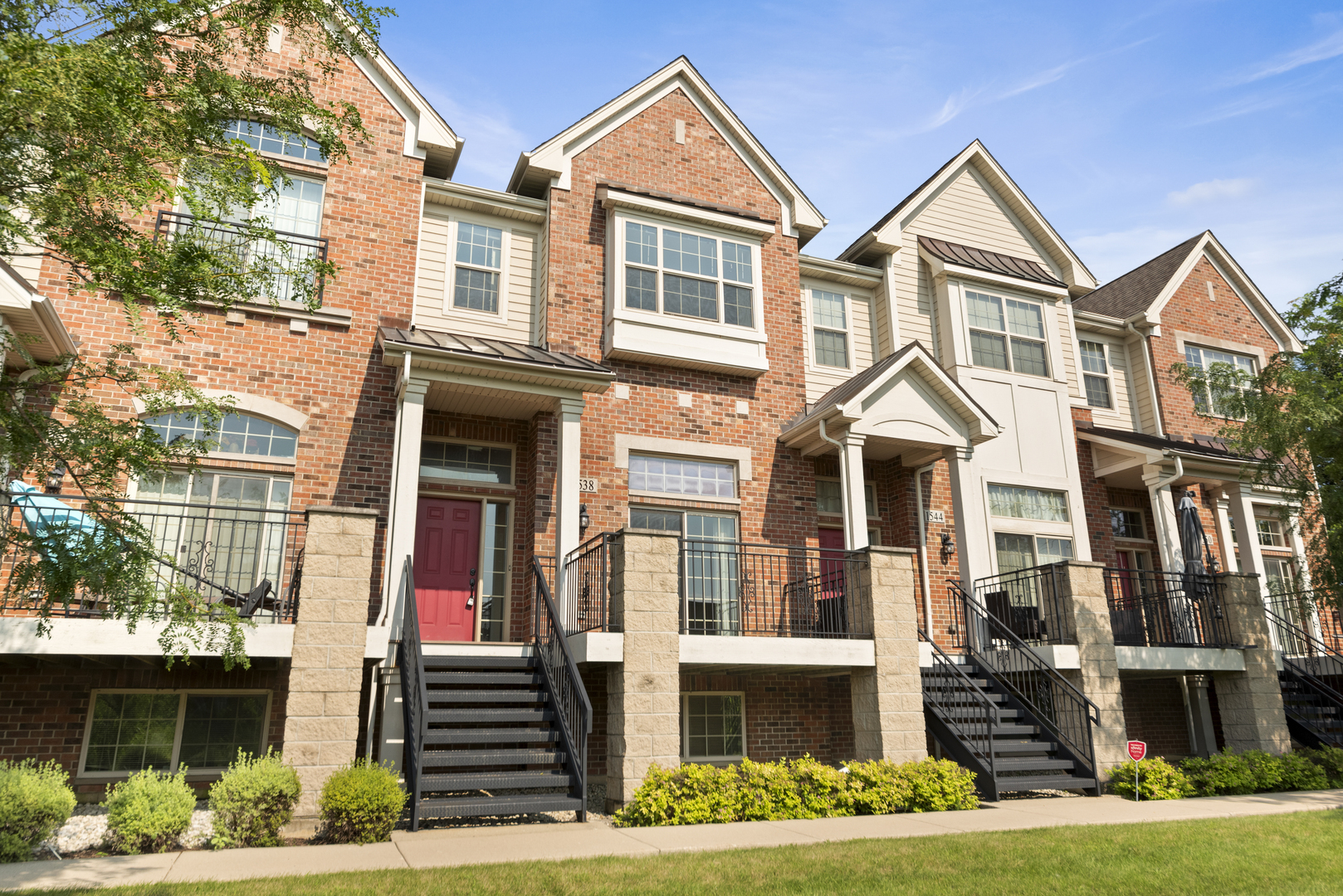 Property Photo: 1538 Lakeridge Court IL 60060