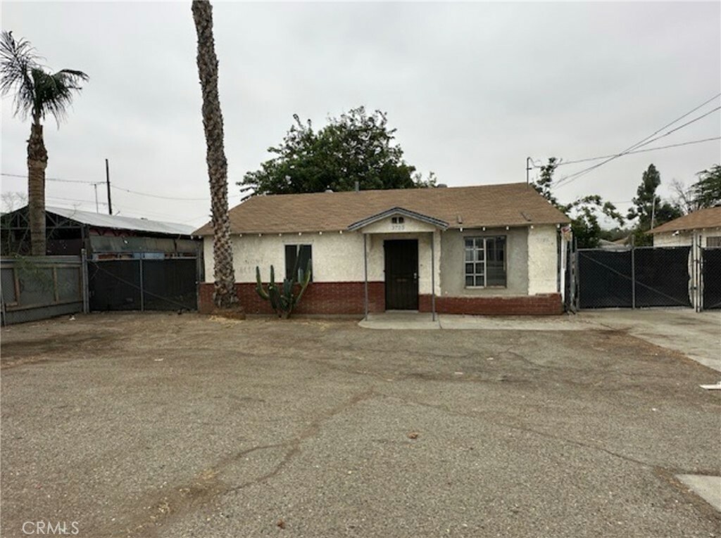 Property Photo:  3717 Rubidoux Boulevard  CA 92509 