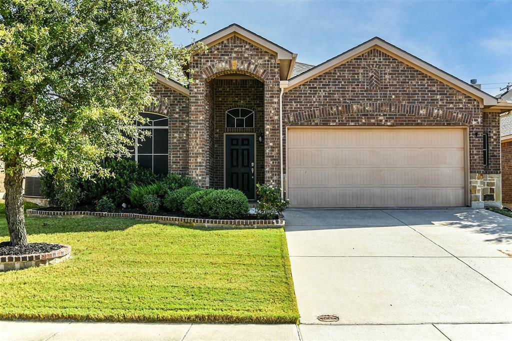 Property Photo:  11116 Erinmoor Trail  TX 76052 