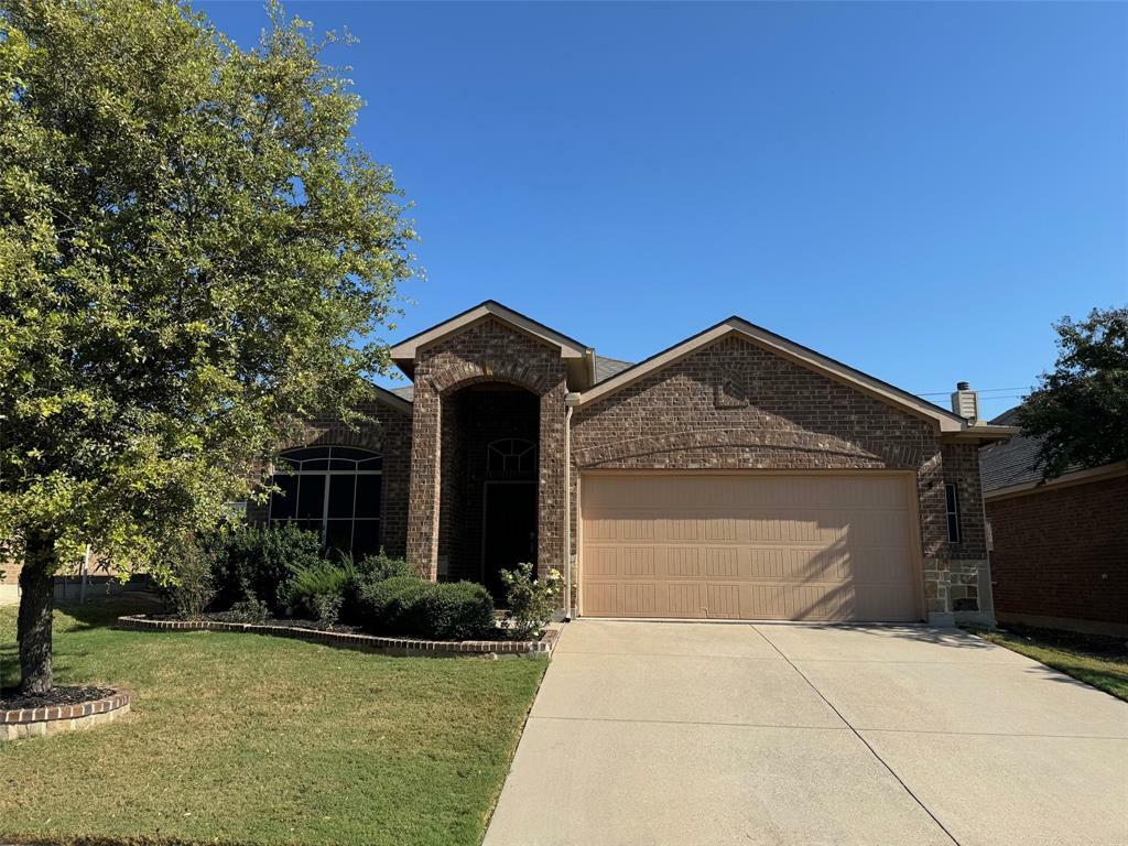 Property Photo:  11116 Erinmoor Trail  TX 76052 