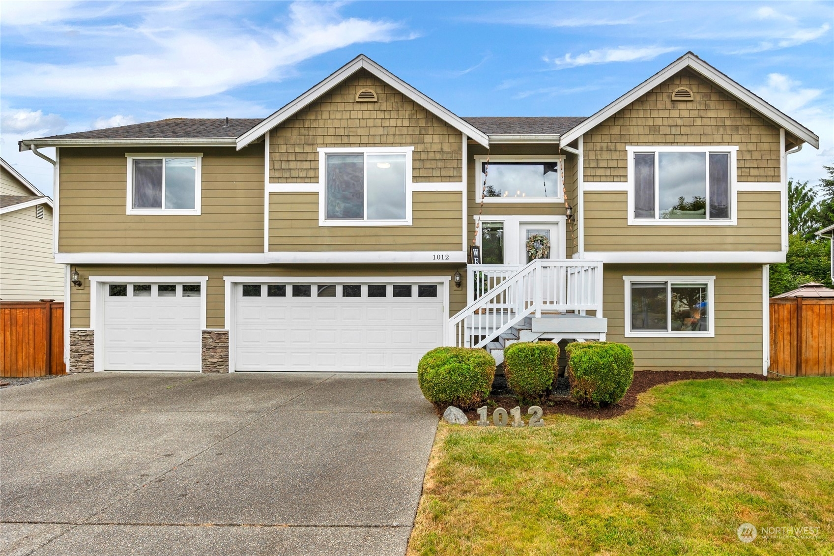 Property Photo:  1012 Grant Place  WA 98290 