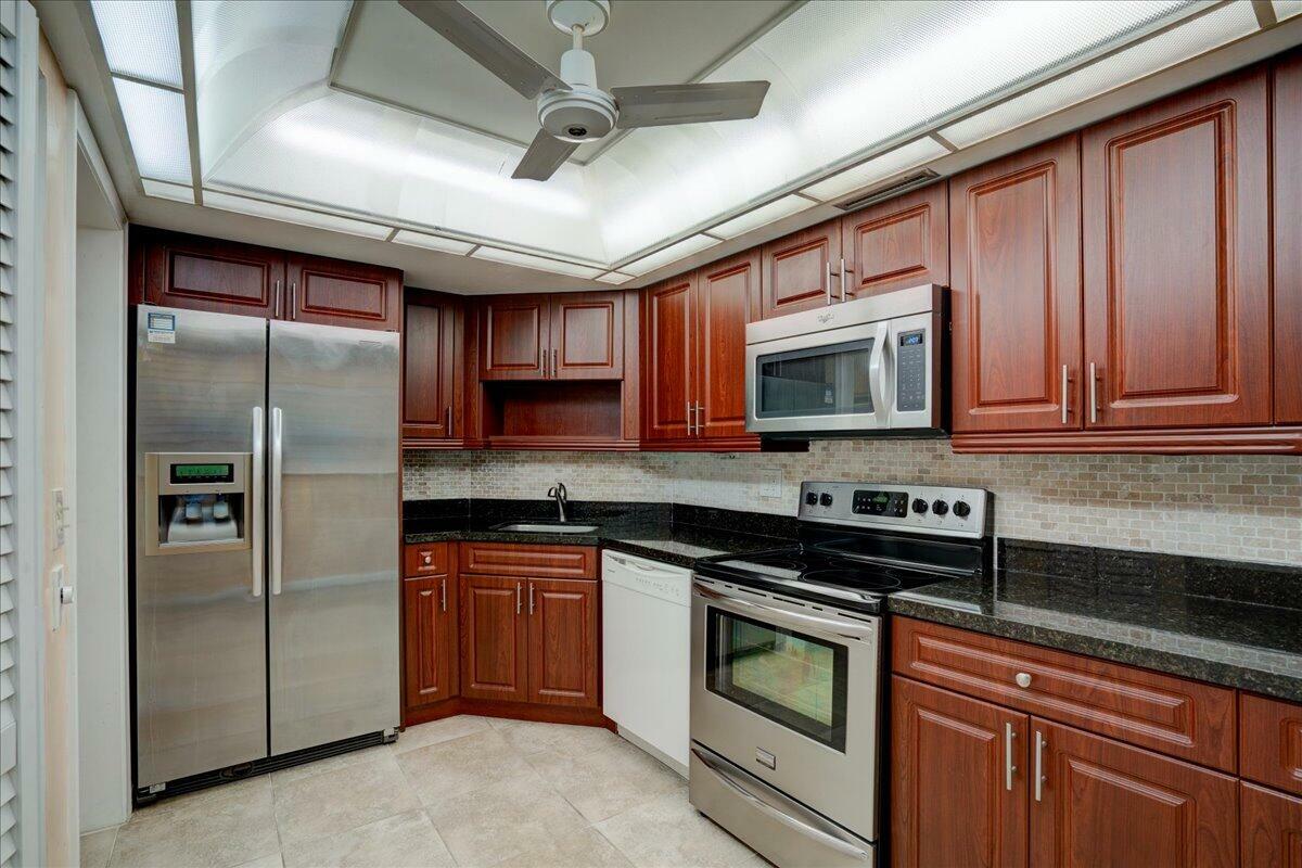 Property Photo:  2400 Presidential Way 206  FL 33401 