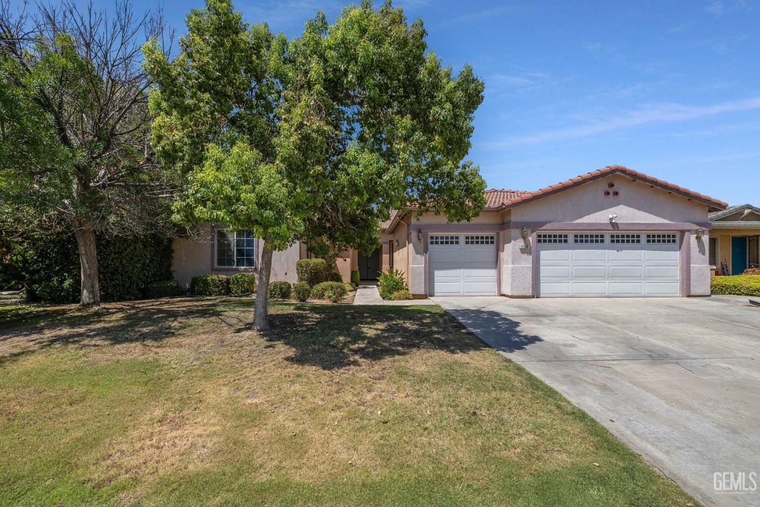 Property Photo:  11706 Revolution Road  CA 93312 