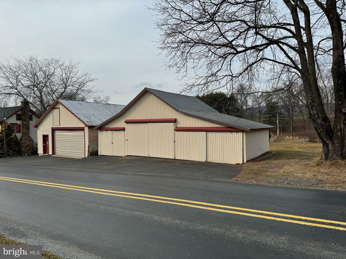 Property Photo:  6991 Springhouse Road  PA 18066 