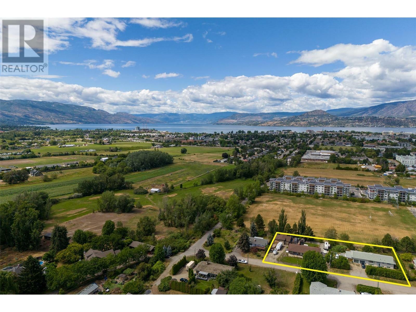 Photo de la propriété: 3240 St. Amand Road BC V1W 3P1