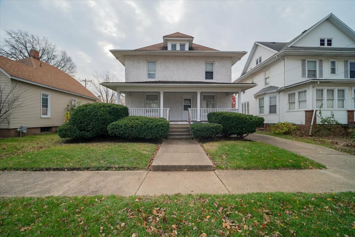 Property Photo:  616 W Main Street  IL 61727 