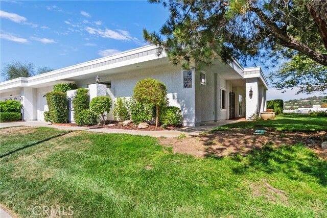 Property Photo:  5595 Avenida Sosiega B  CA 92637 