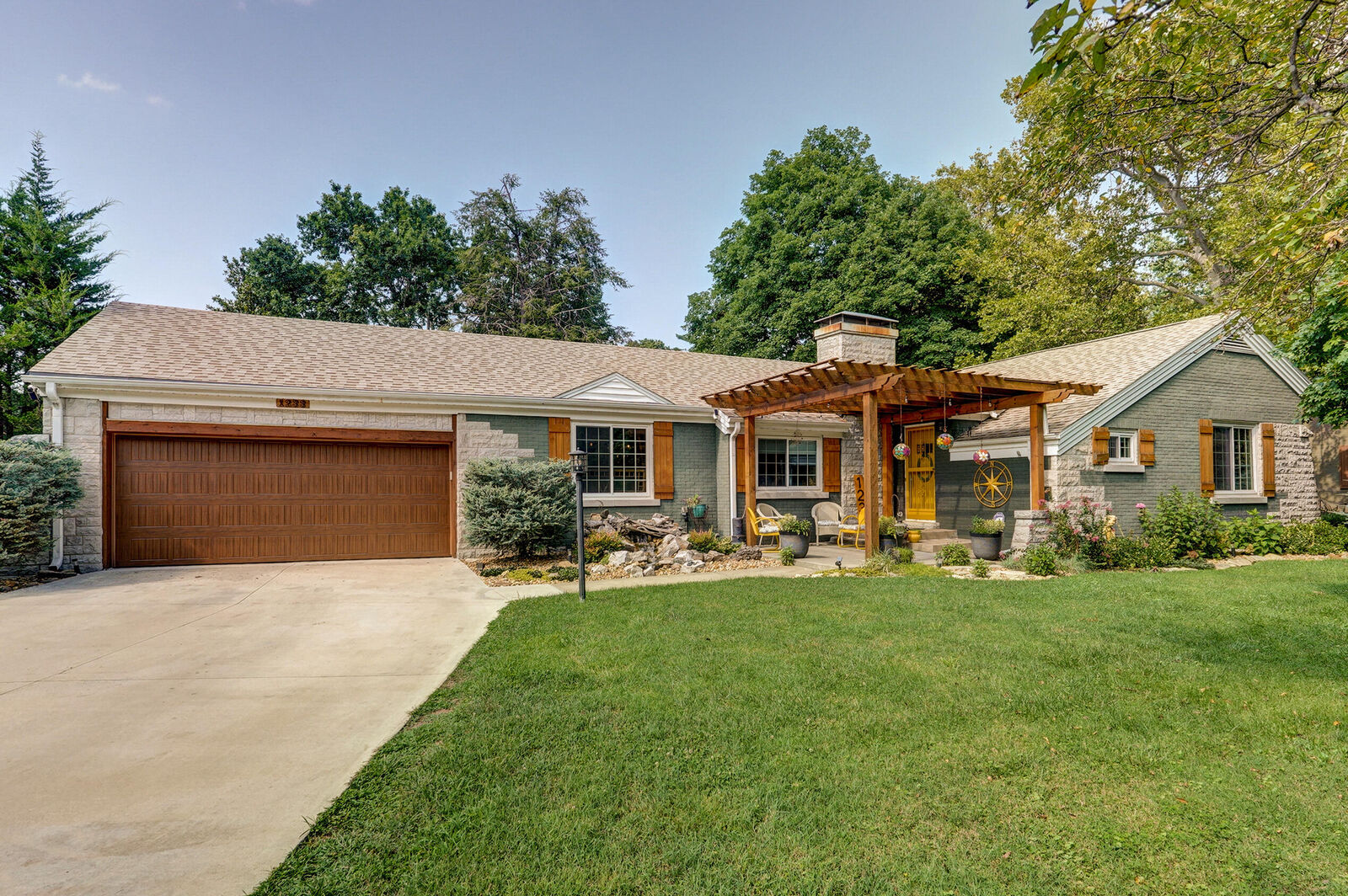 Property Photo:  1233 E Loren Street  MO 65804