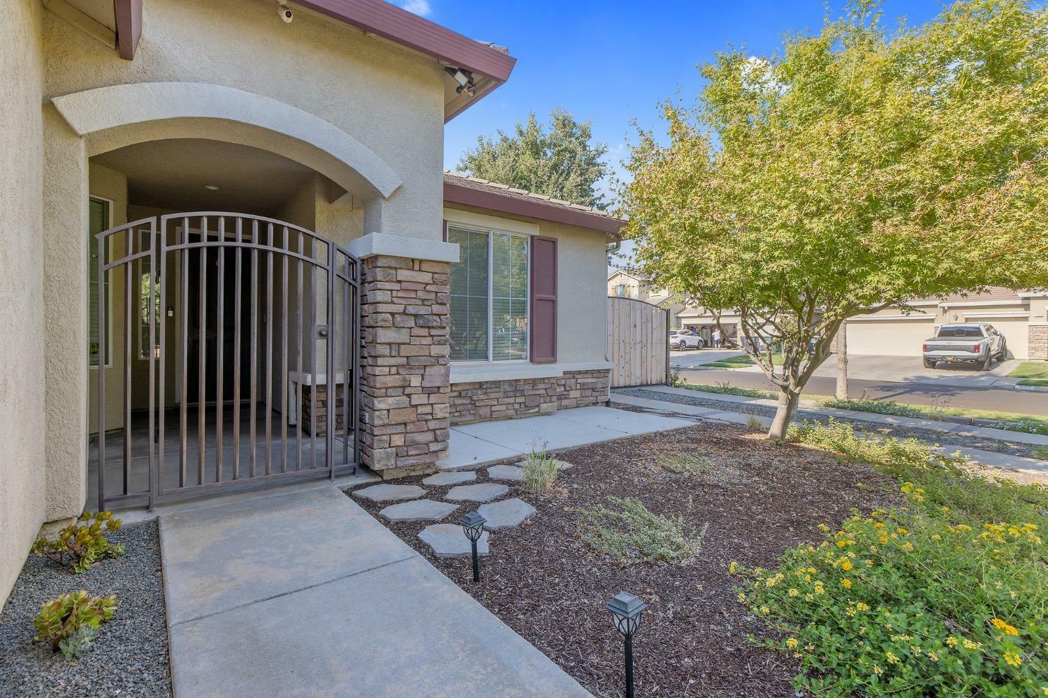 Property Photo:  2934 W Harold Court  CA 93291 