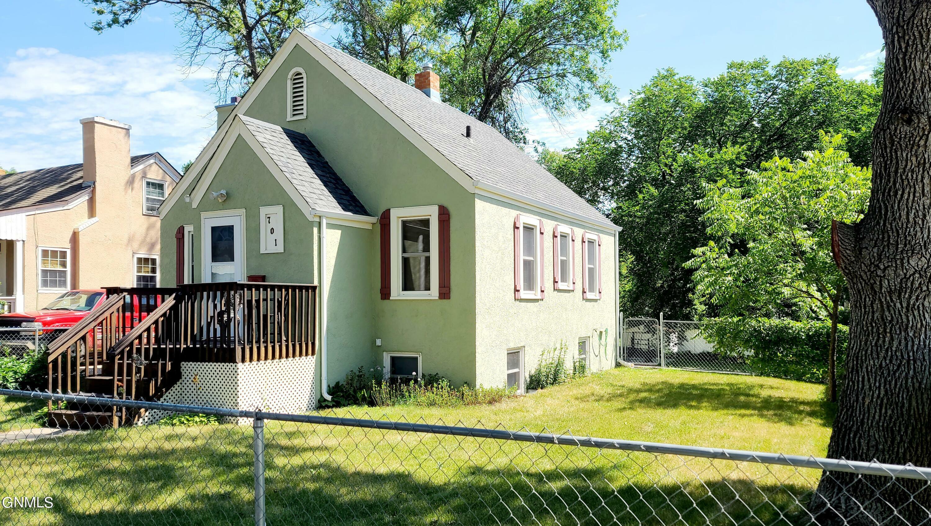 Property Photo:  701 N 17th Street  ND 58501 