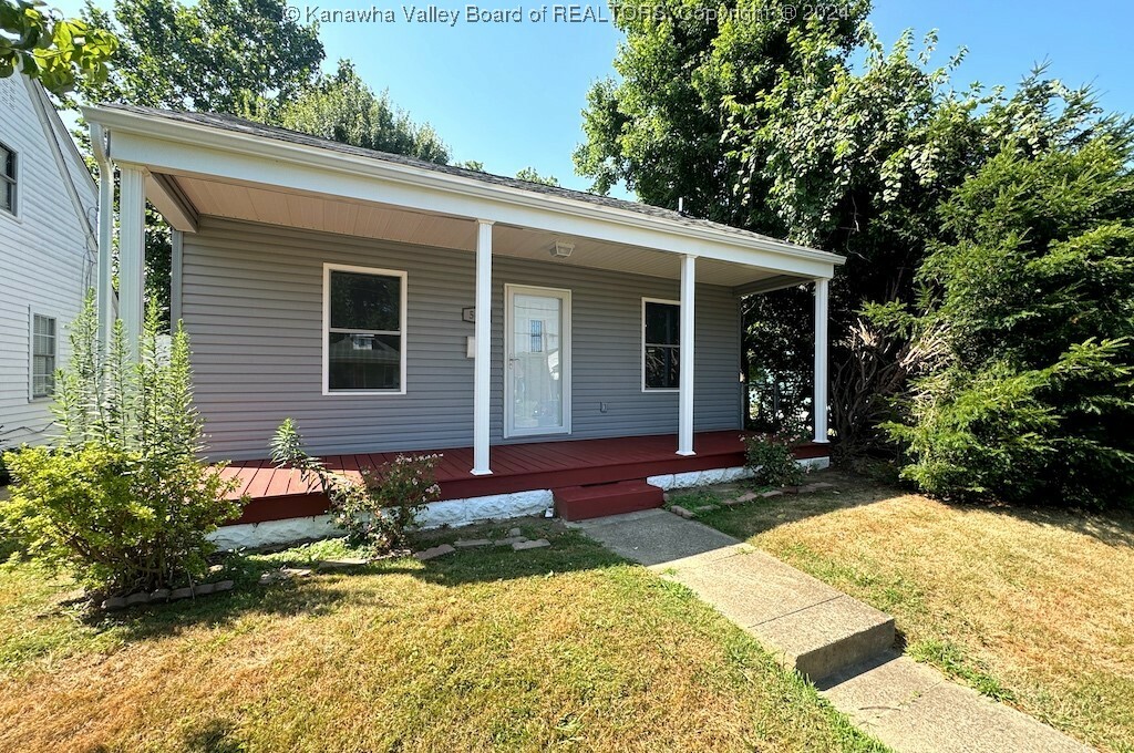 Property Photo:  541 10th Ave W  WV 25701 